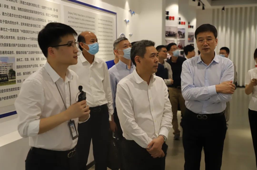 瑞安市人大常委会主任应希克一行莅临星空体育官网科技调研
